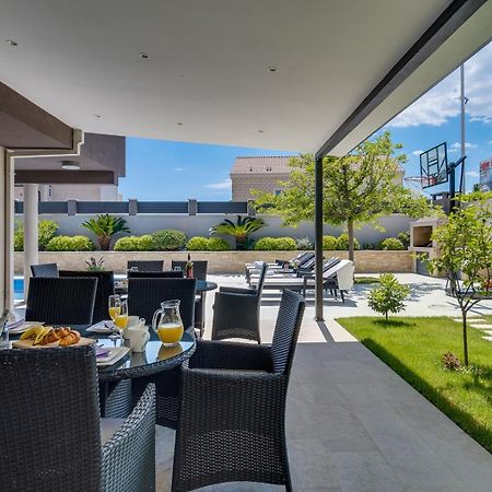 Luxury Villa Lucas With Heated Pool, Whirlpool, Sauna, 14 Pax Podstrana Exterior photo