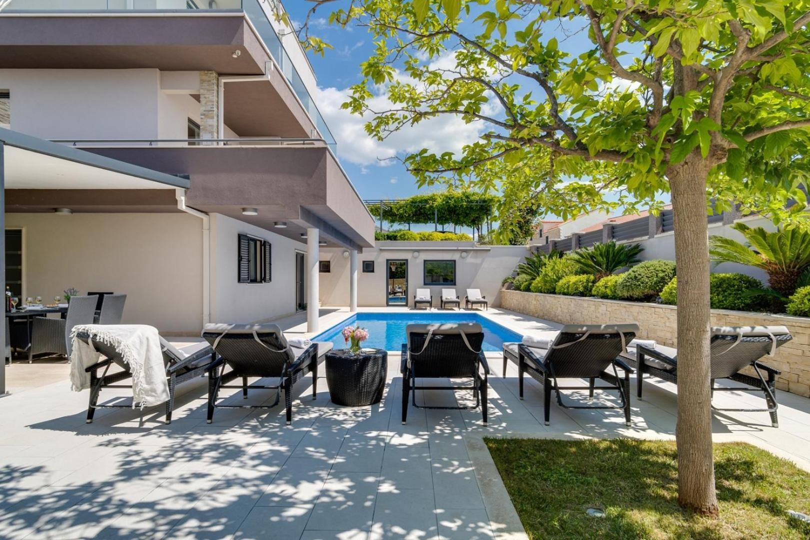 Luxury Villa Lucas With Heated Pool, Whirlpool, Sauna, 14 Pax Podstrana Exterior photo