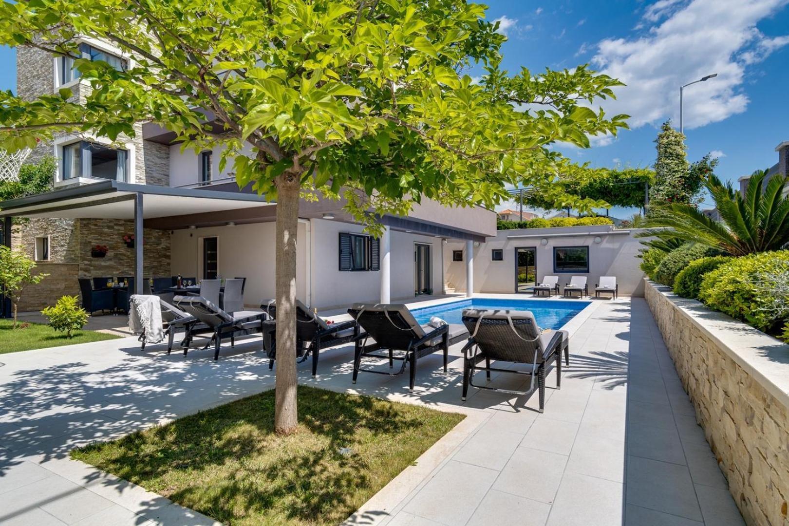 Luxury Villa Lucas With Heated Pool, Whirlpool, Sauna, 14 Pax Podstrana Exterior photo