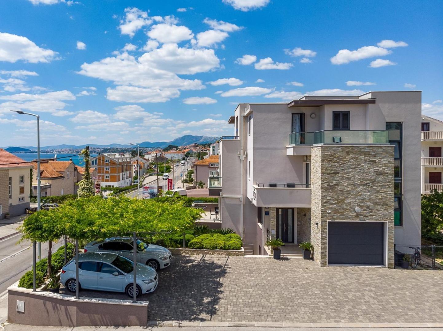 Luxury Villa Lucas With Heated Pool, Whirlpool, Sauna, 14 Pax Podstrana Exterior photo