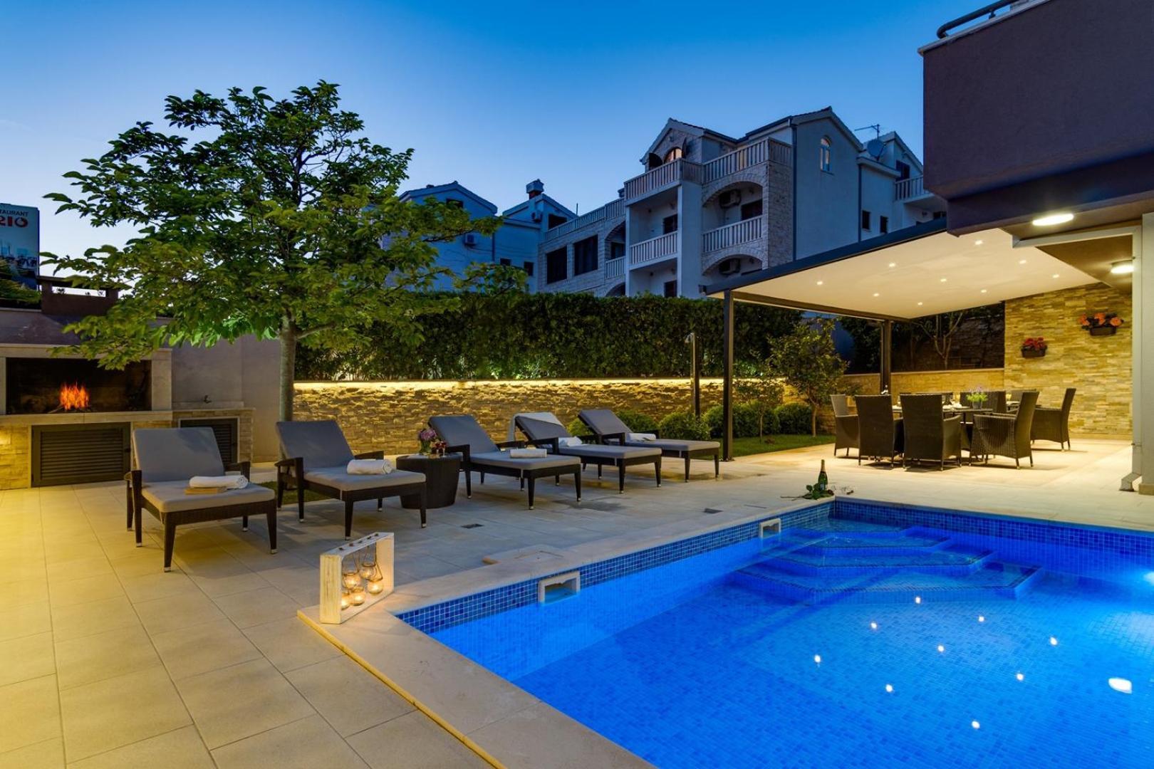 Luxury Villa Lucas With Heated Pool, Whirlpool, Sauna, 14 Pax Podstrana Exterior photo