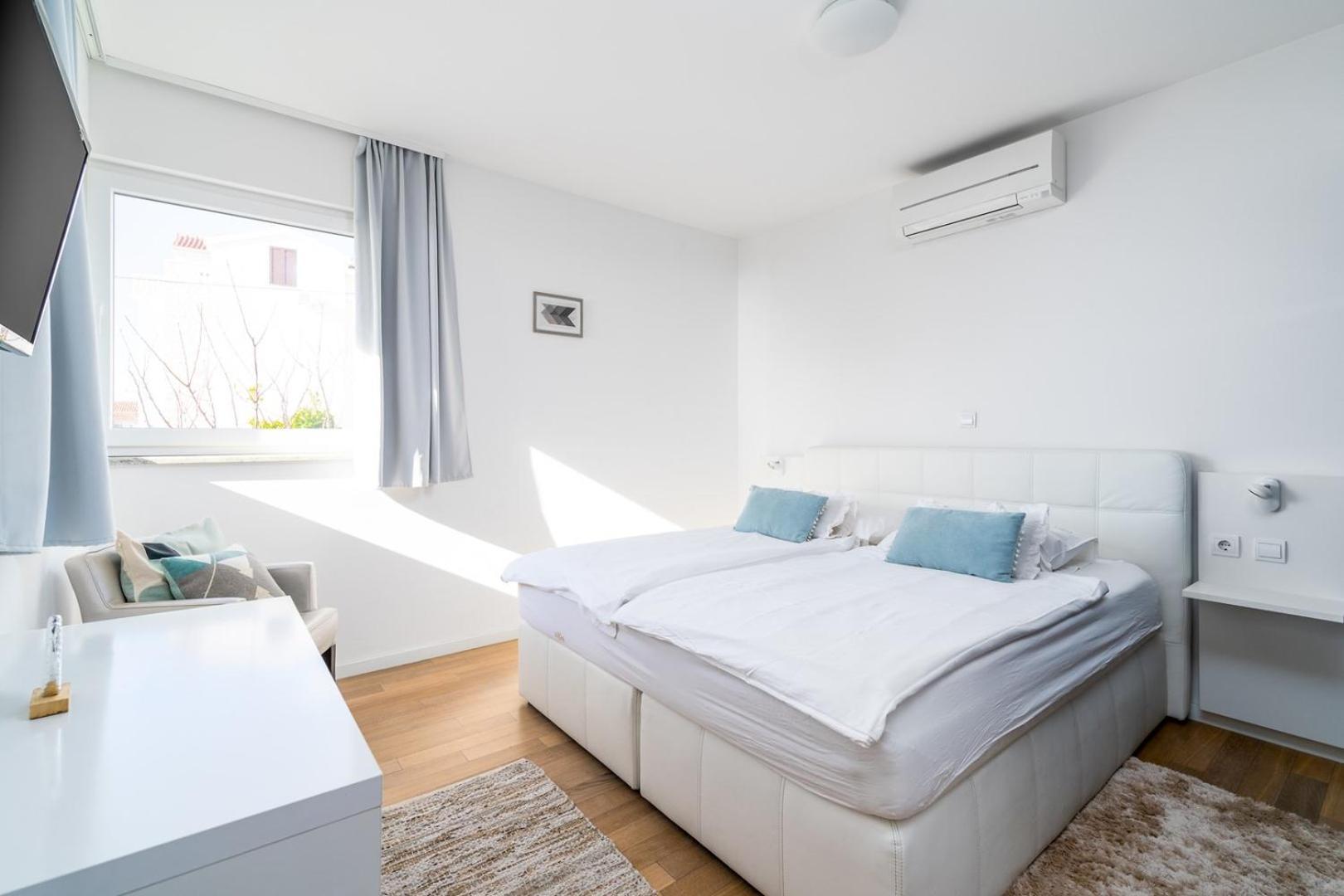 Luxury Villa Lucas With Heated Pool, Whirlpool, Sauna, 14 Pax Podstrana Exterior photo