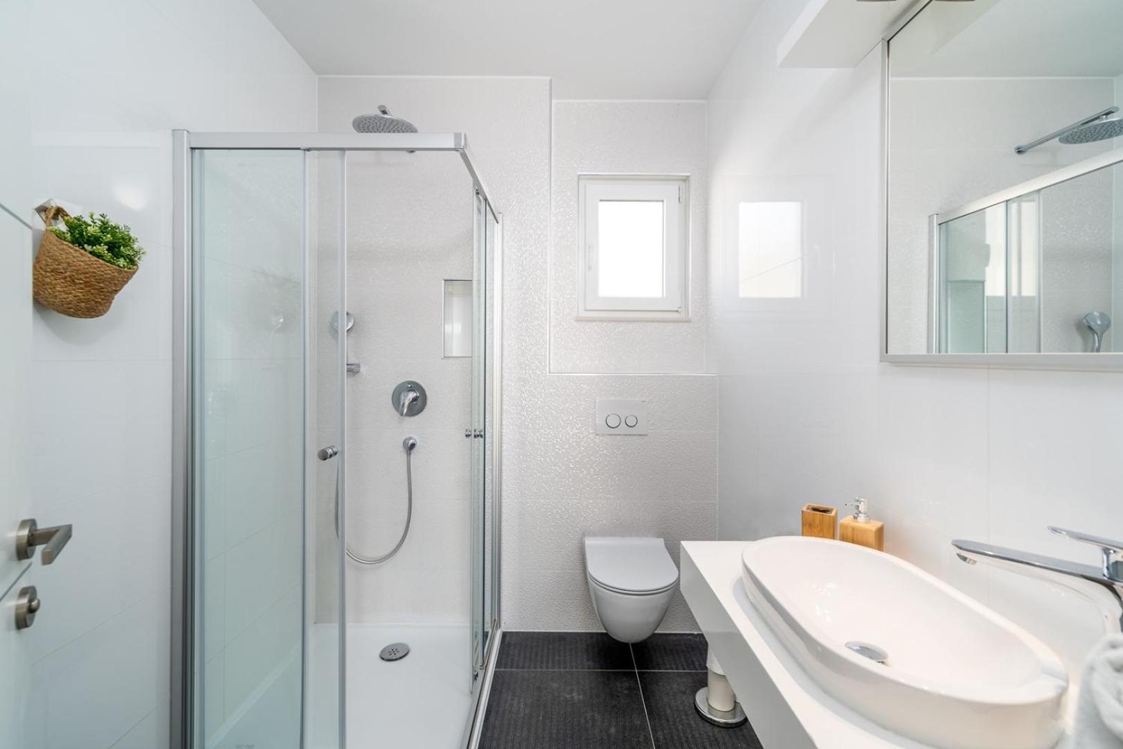 Luxury Villa Lucas With Heated Pool, Whirlpool, Sauna, 14 Pax Podstrana Exterior photo