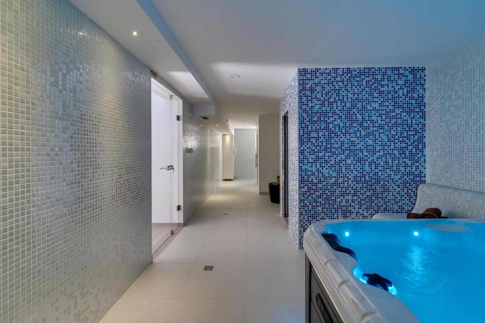 Luxury Villa Lucas With Heated Pool, Whirlpool, Sauna, 14 Pax Podstrana Exterior photo