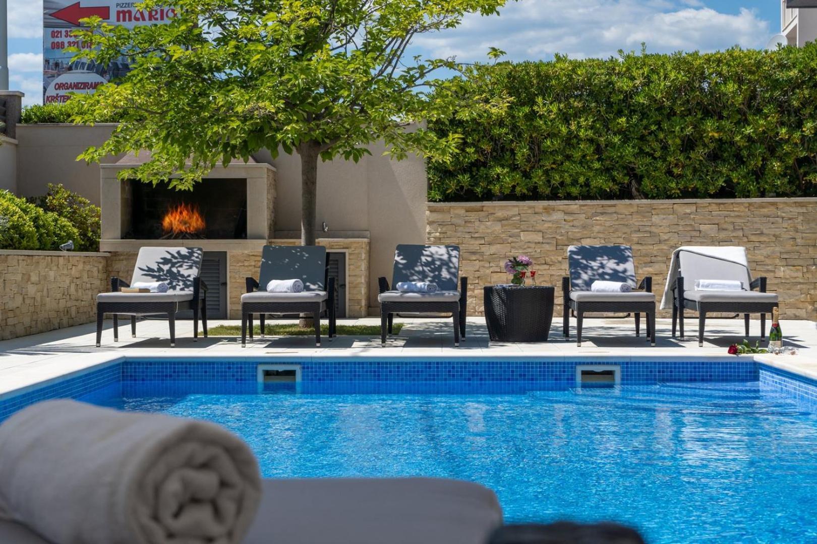 Luxury Villa Lucas With Heated Pool, Whirlpool, Sauna, 14 Pax Podstrana Exterior photo