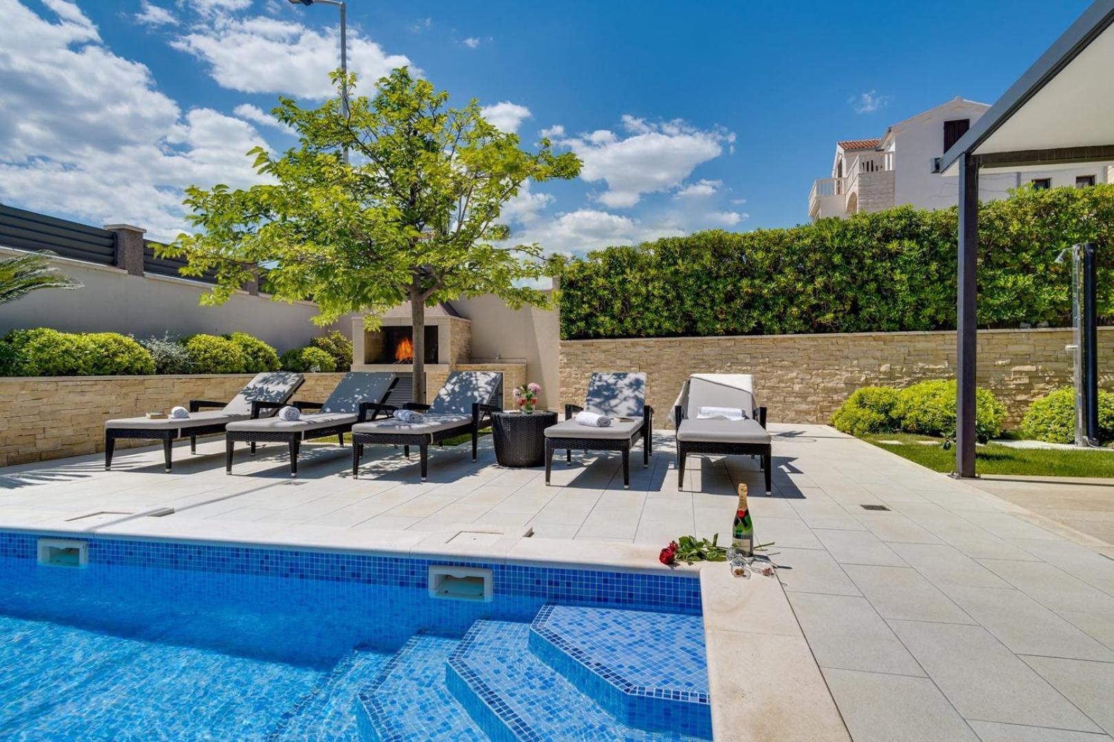 Luxury Villa Lucas With Heated Pool, Whirlpool, Sauna, 14 Pax Podstrana Exterior photo